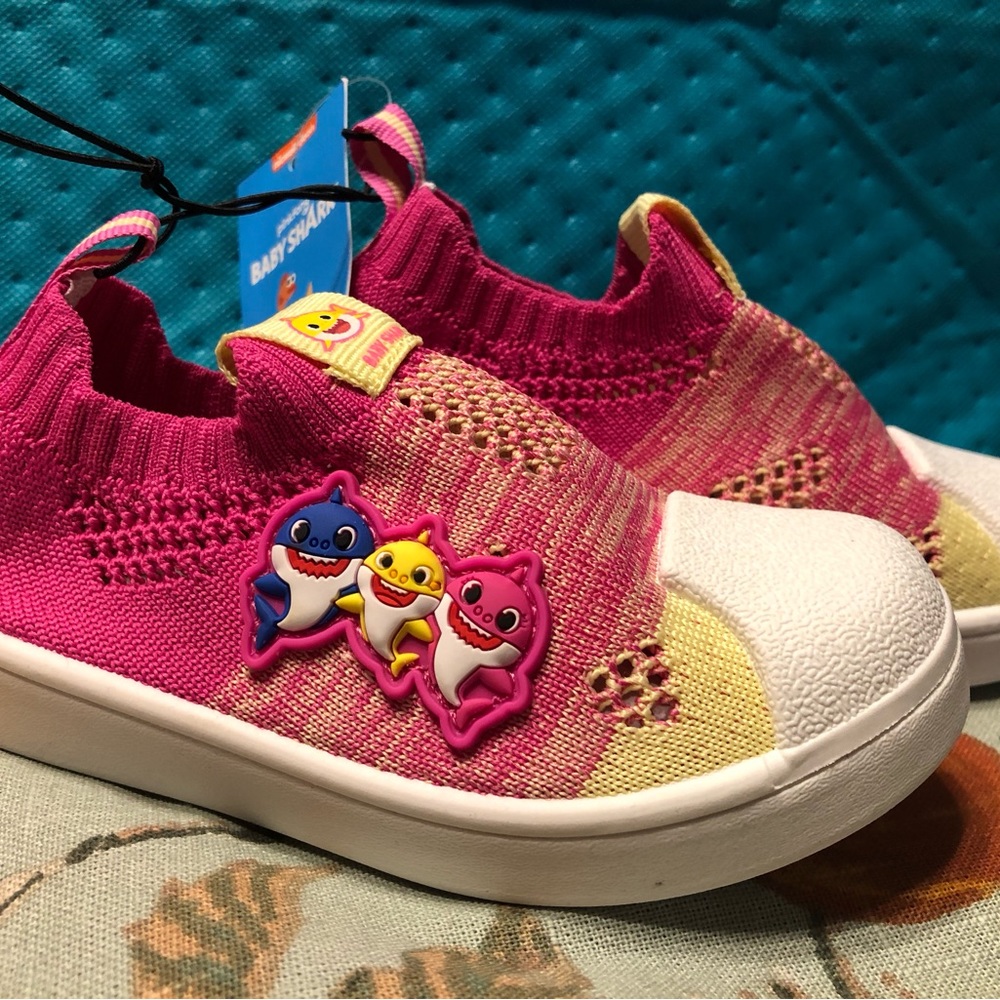 NWT Baby Shark Toddler Shoes 7
